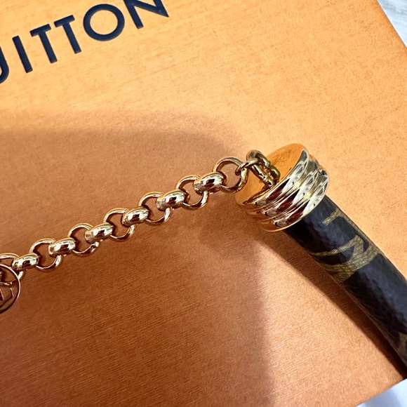 LV 🍁wild strass necklace new never used with box collectors piece - Picture 7 of 8